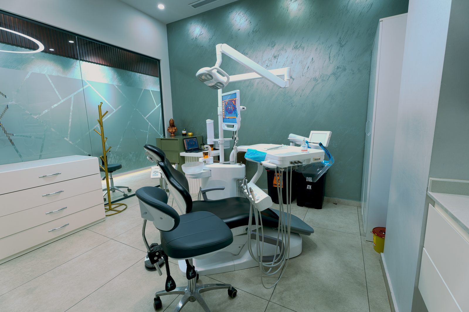 Dental implant treatment room at Istanbul partner clinic