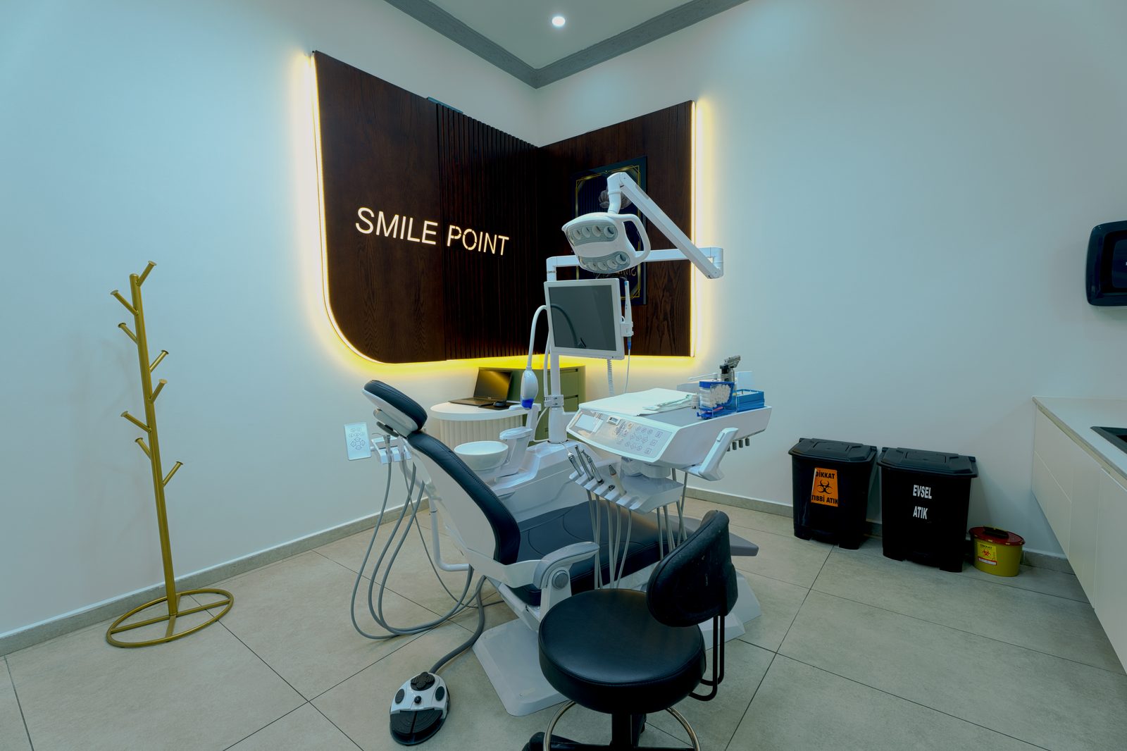 Zirconium crown treatment room at Istanbul dental clinic